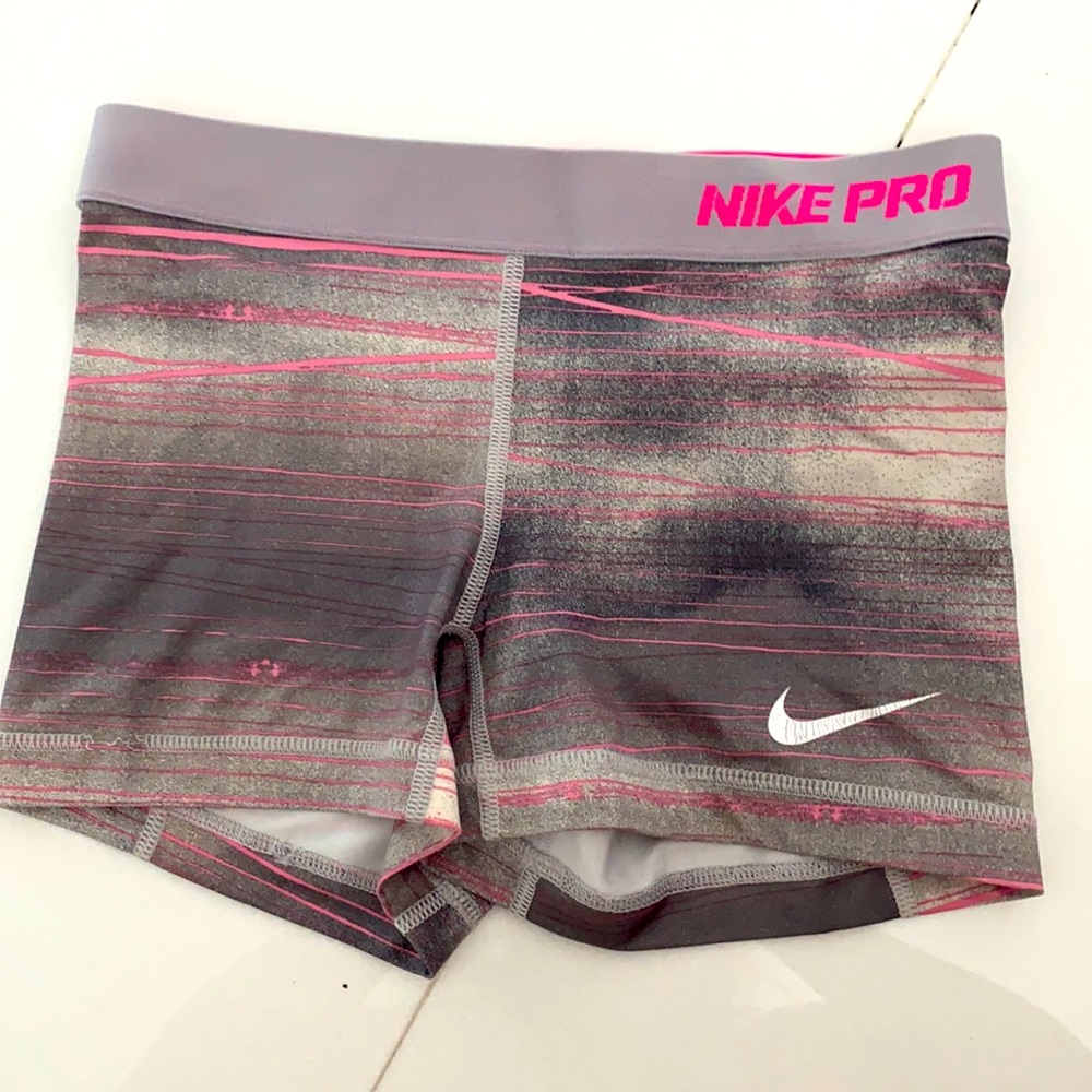 Nike pros size xs